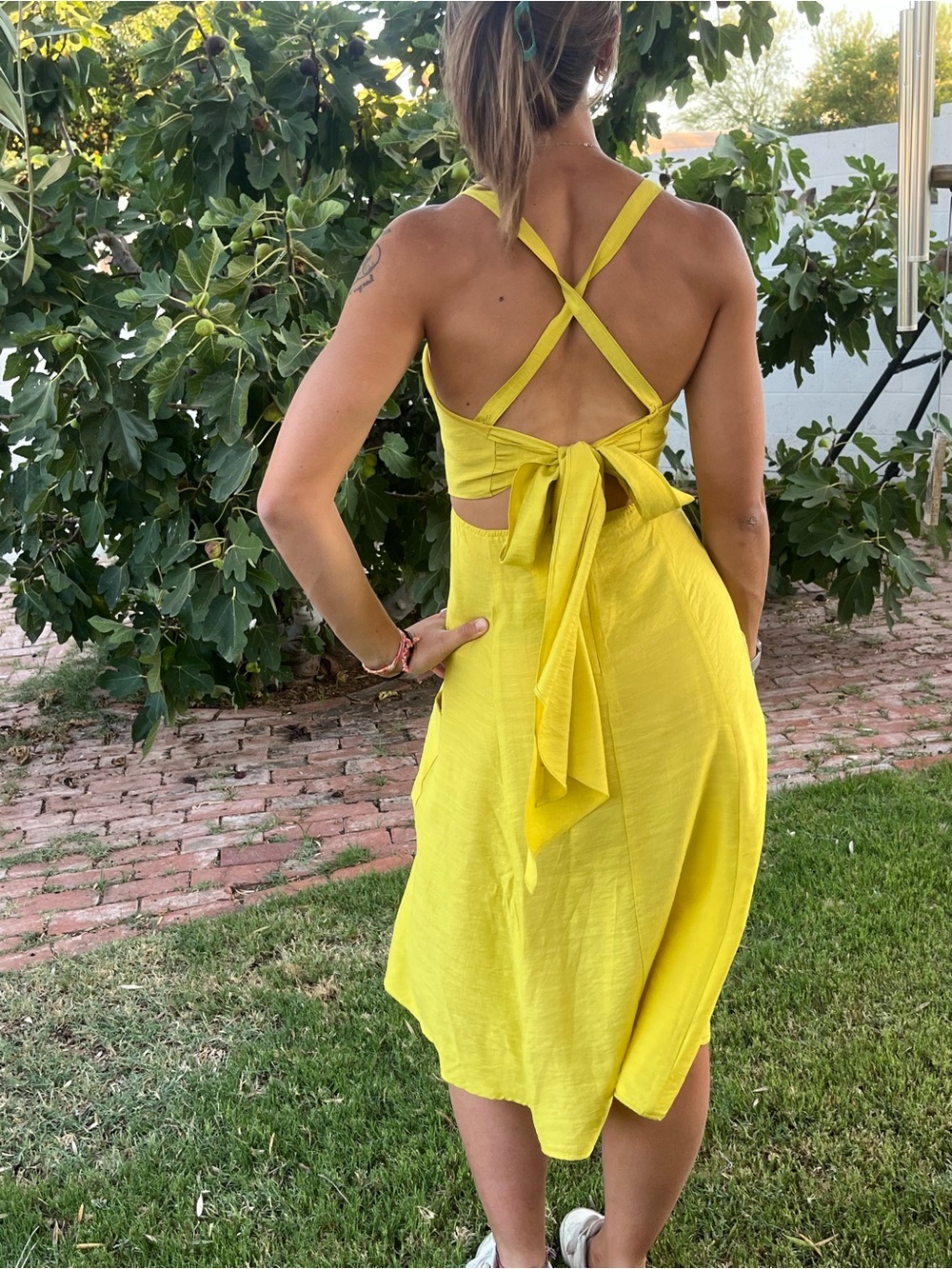Lumiere Chartruese Yellow midi dress. Sz Small. Backless with tie. Button down - Picture 7 of 8